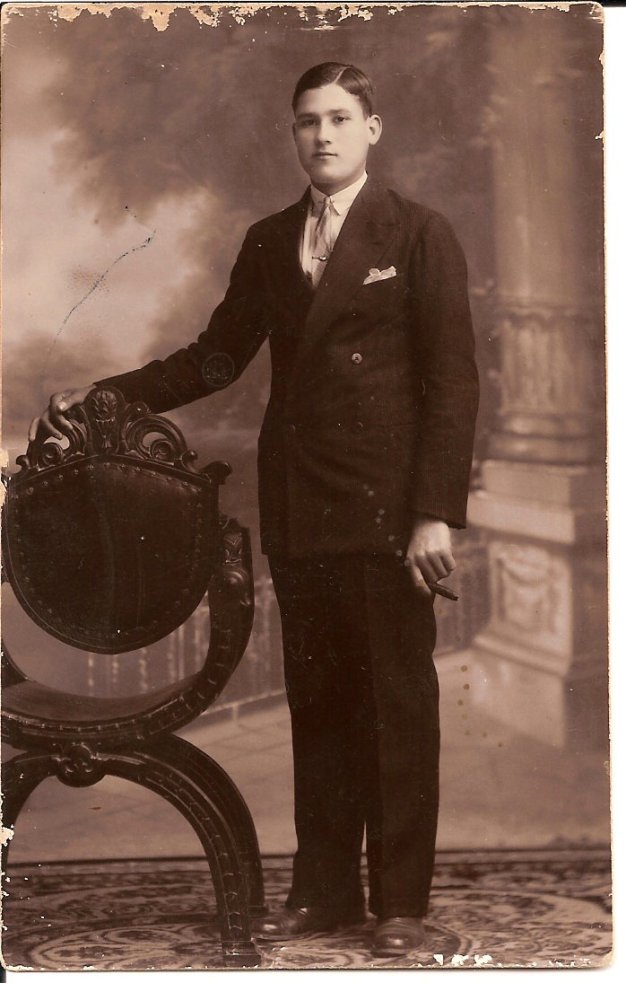 Foto de mi Abuelo Angel echa hacia 1930